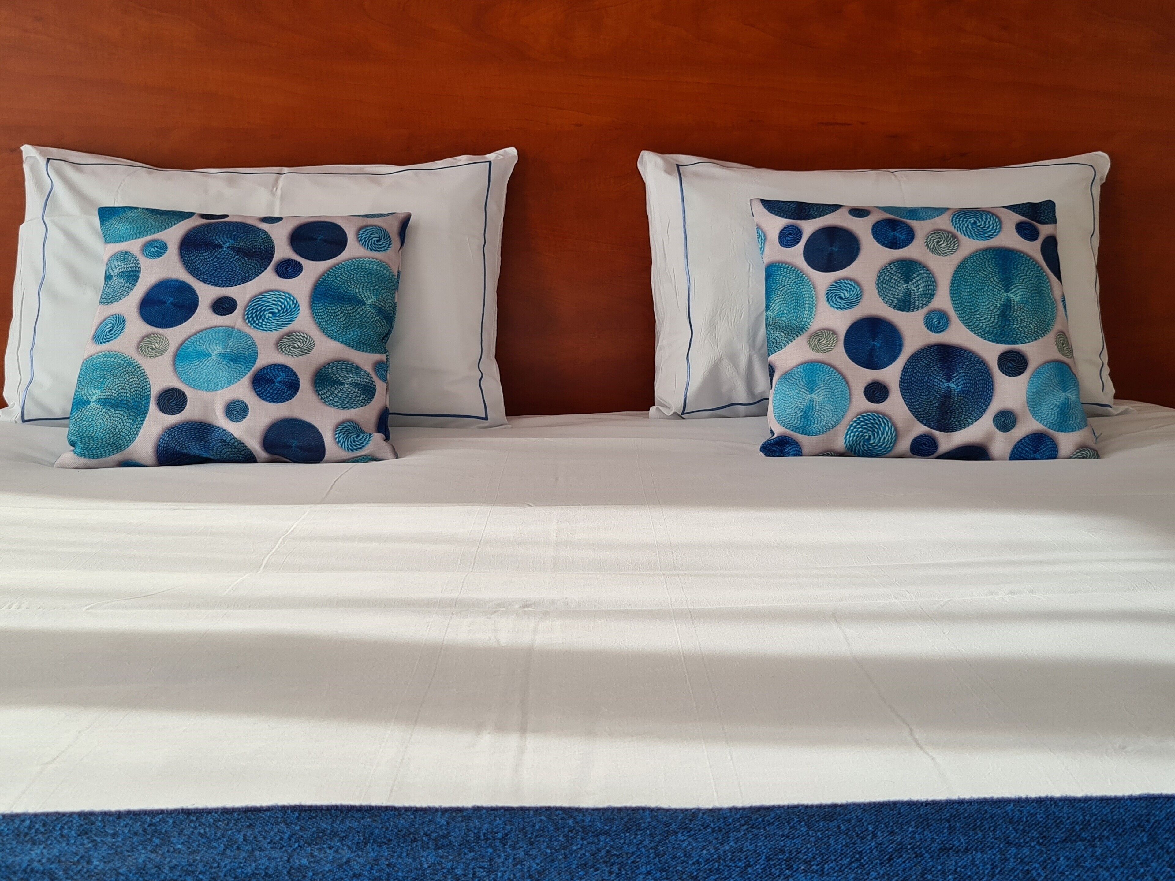 Ropa de cama de alta calidad, minibar, escritorio y cortinas blackout 