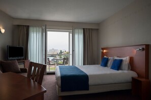 Ropa de cama de alta calidad, minibar, escritorio y cortinas blackout 