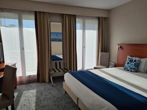 Comfort-Doppelzimmer, Hafenblick | Hochwertige Bettwaren, Minibar, Schreibtisch, Verdunkelungsvorhänge