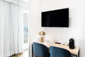 1 bedroom, premium bedding, in-room safe, desk