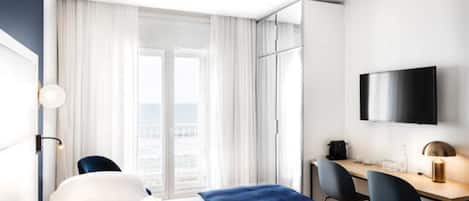 1 bedroom, premium bedding, in-room safe, desk