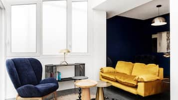 Een 43-inch televisie met kabelzenders