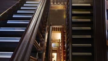 Kiến trúc tòa nhà