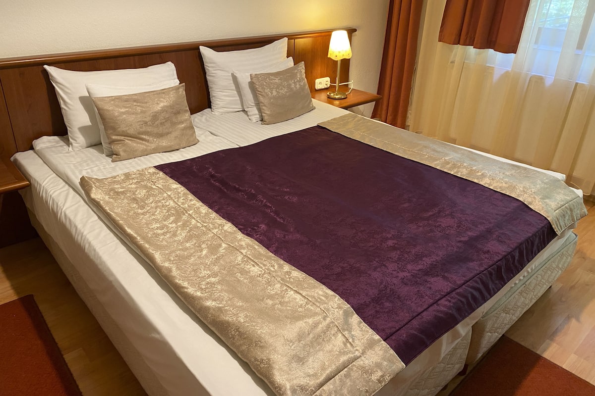 1 bedroom, in-room safe, desk, laptop workspace