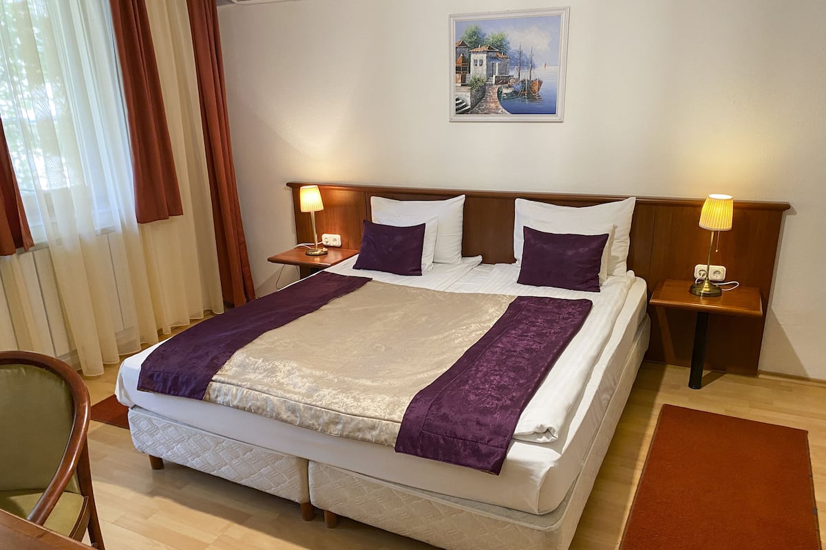 1 bedroom, in-room safe, desk, laptop workspace