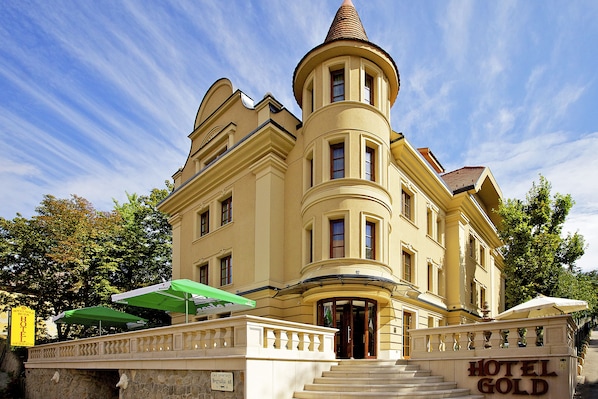 Front of property - Gold Hotel Budapest (Budapest)