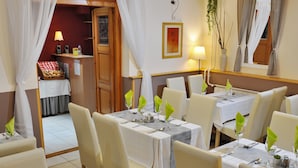 Free daily buffet breakfast - Hotel Papillon (Budapest)
