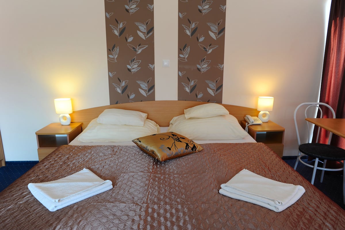Apartment for 5 people | Hypo-allergenic bedding, pillowtop beds, minibar, in-room safe