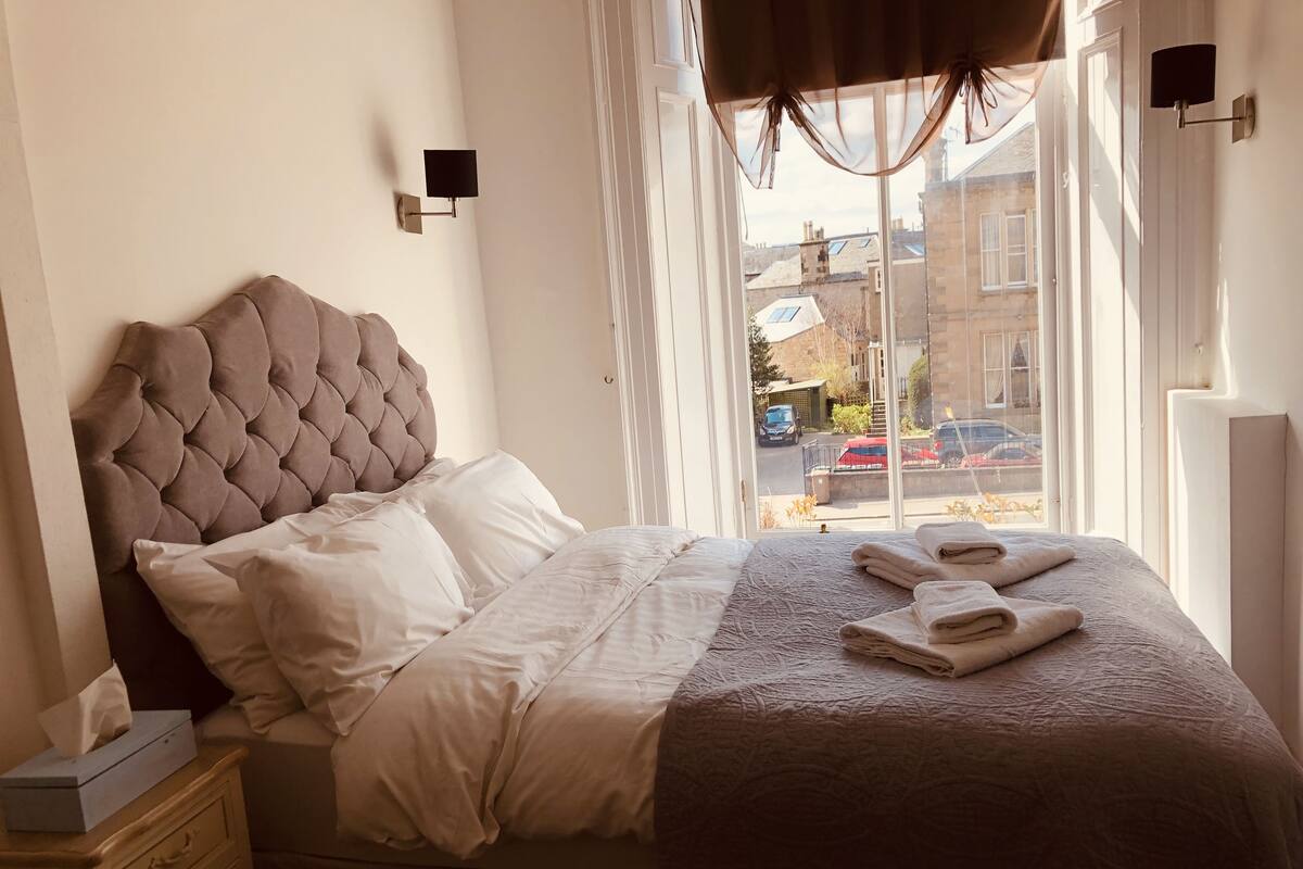 Ferros/tábuas de passar roupa, Wi-Fi de cortesia, roupa de cama