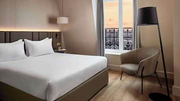 1 dormitorio, minibar, escritorio y cortinas opacas