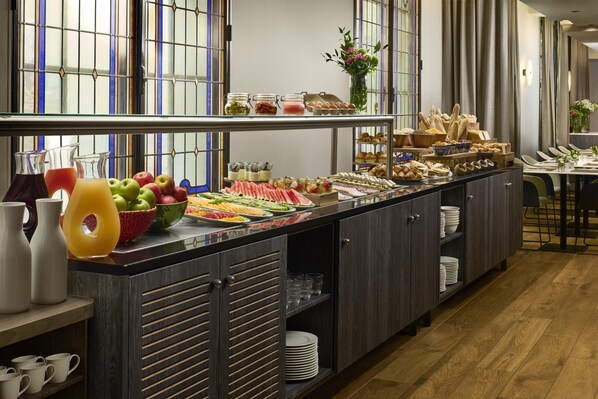 Desayuno buffet todos los días (con cargo)