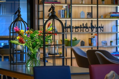 Bar (in der Unterkunft). Campanile Hotel Eindhoven