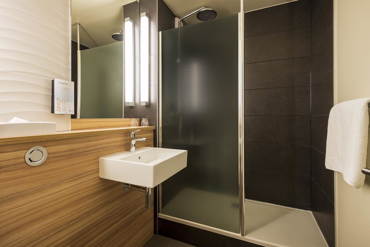 eco-friendly toiletries, hair dryer, towels