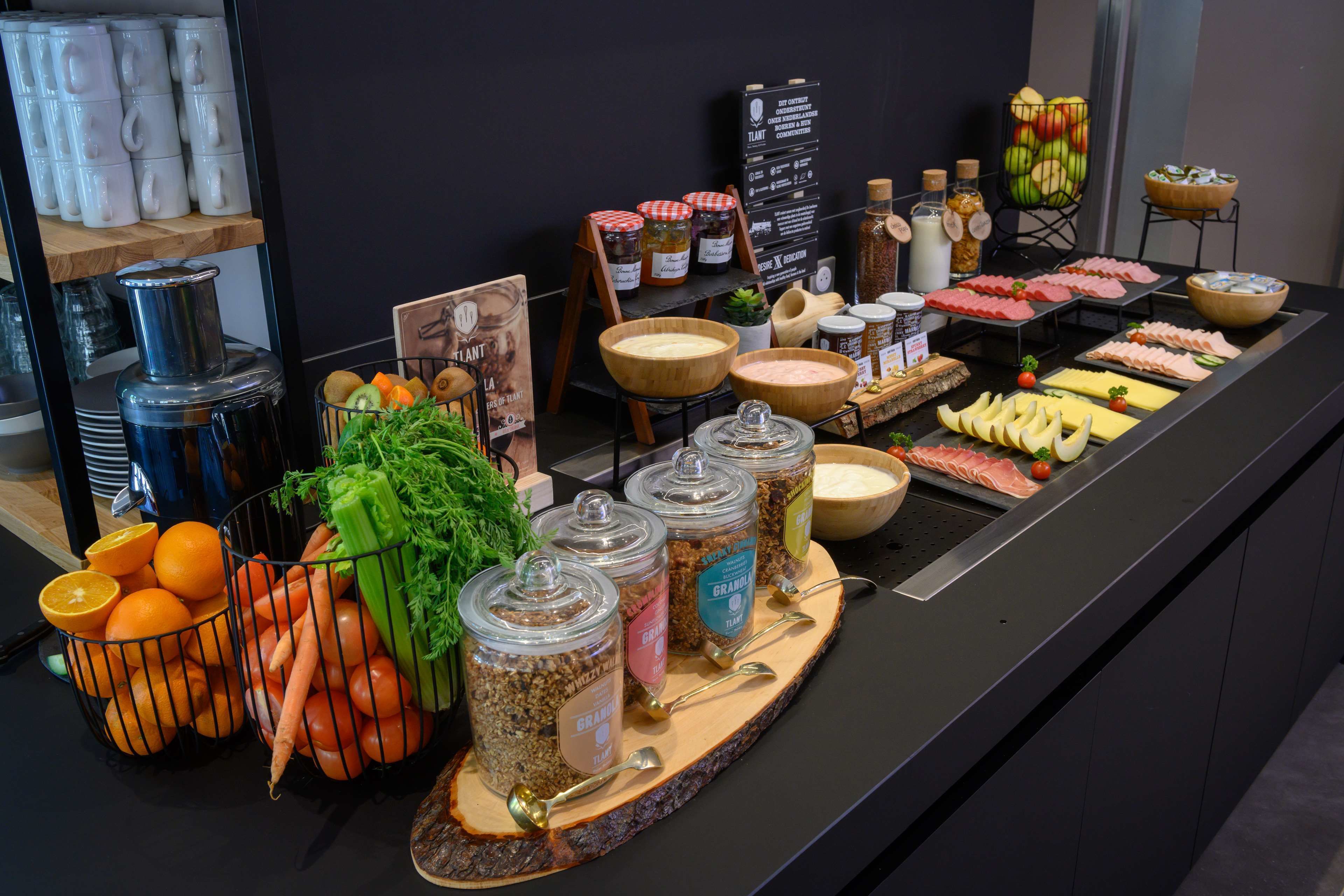 Desayuno buffet diario (EUR 16.50 por persona)