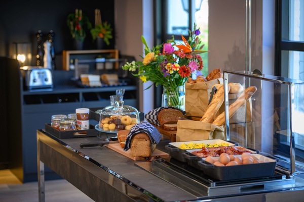 Daily buffet breakfast for a fee