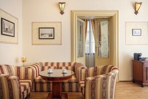 Junior Suite | Living area | TV