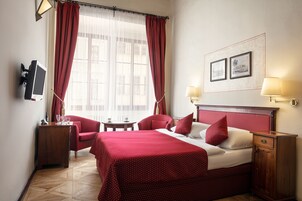 Quarto casal | Roupas de cama antialérgicas, frigobar, cofres nos quartos, escrivaninha