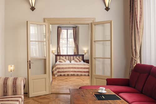Chambre Double (with extrabed) | Literie hypoallergénique, minibar, coffres-forts dans les chambres