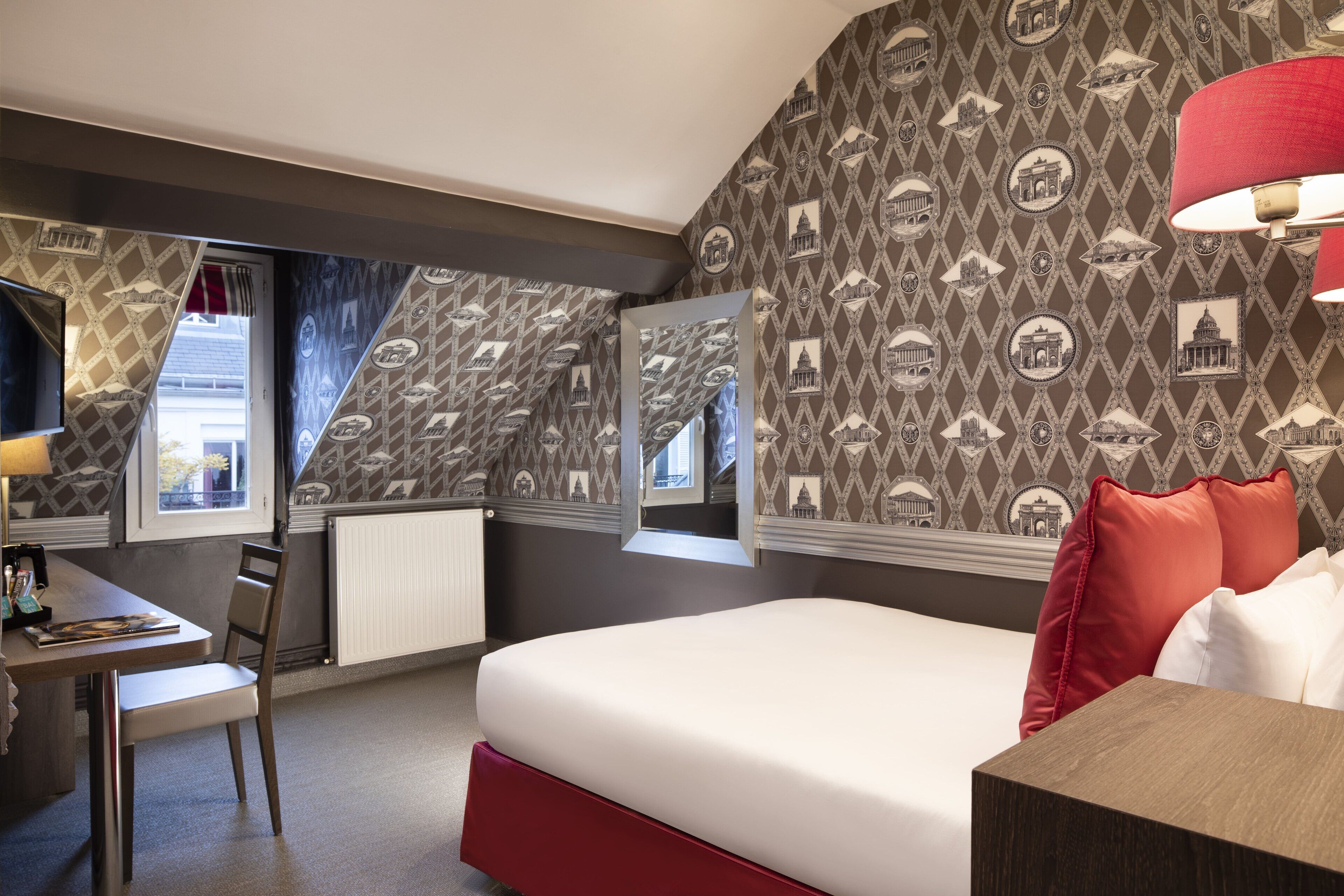 premium bedding, in-room safe, desk, free wifi