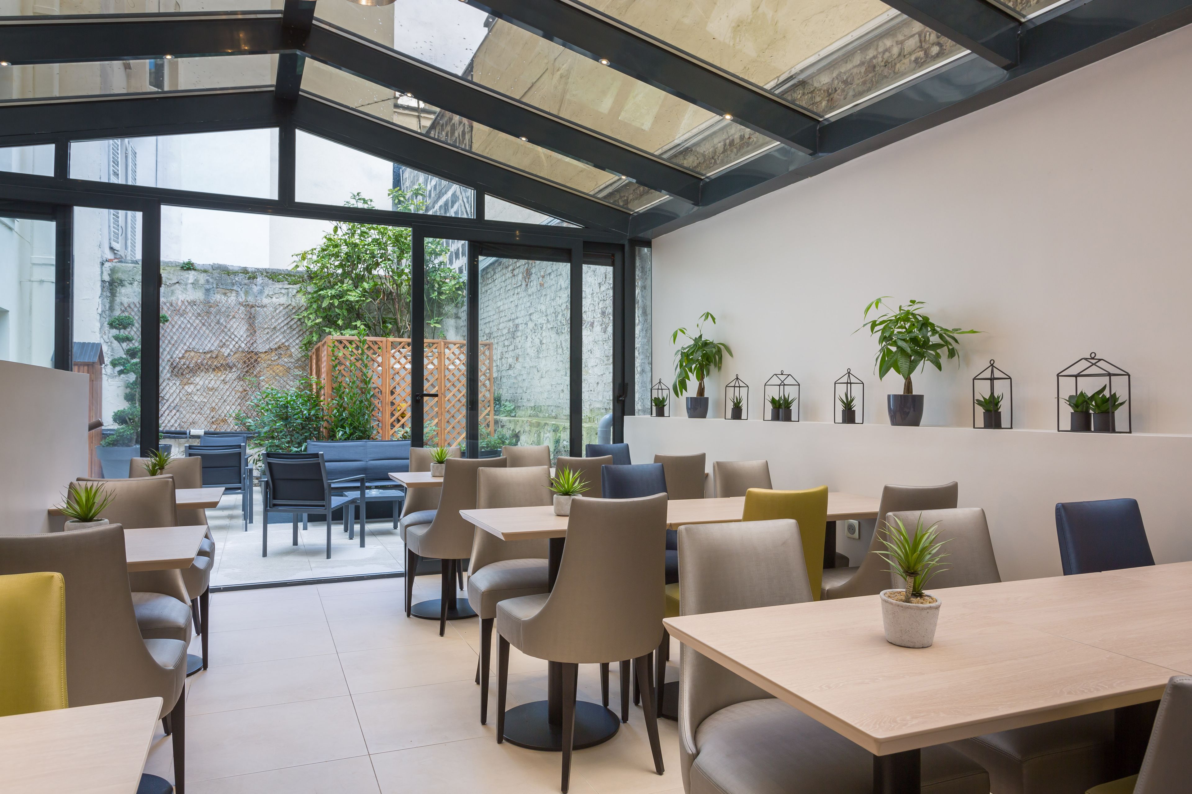 daily full breakfast (eur 14 per person)