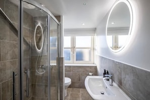 Bathroom - Udny Arms Hotel (Ellon)