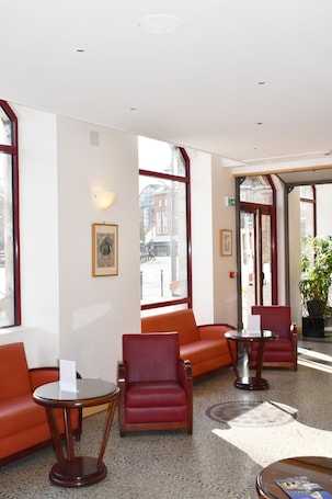 Sala de estar en el lobby. Hôtel Moderne