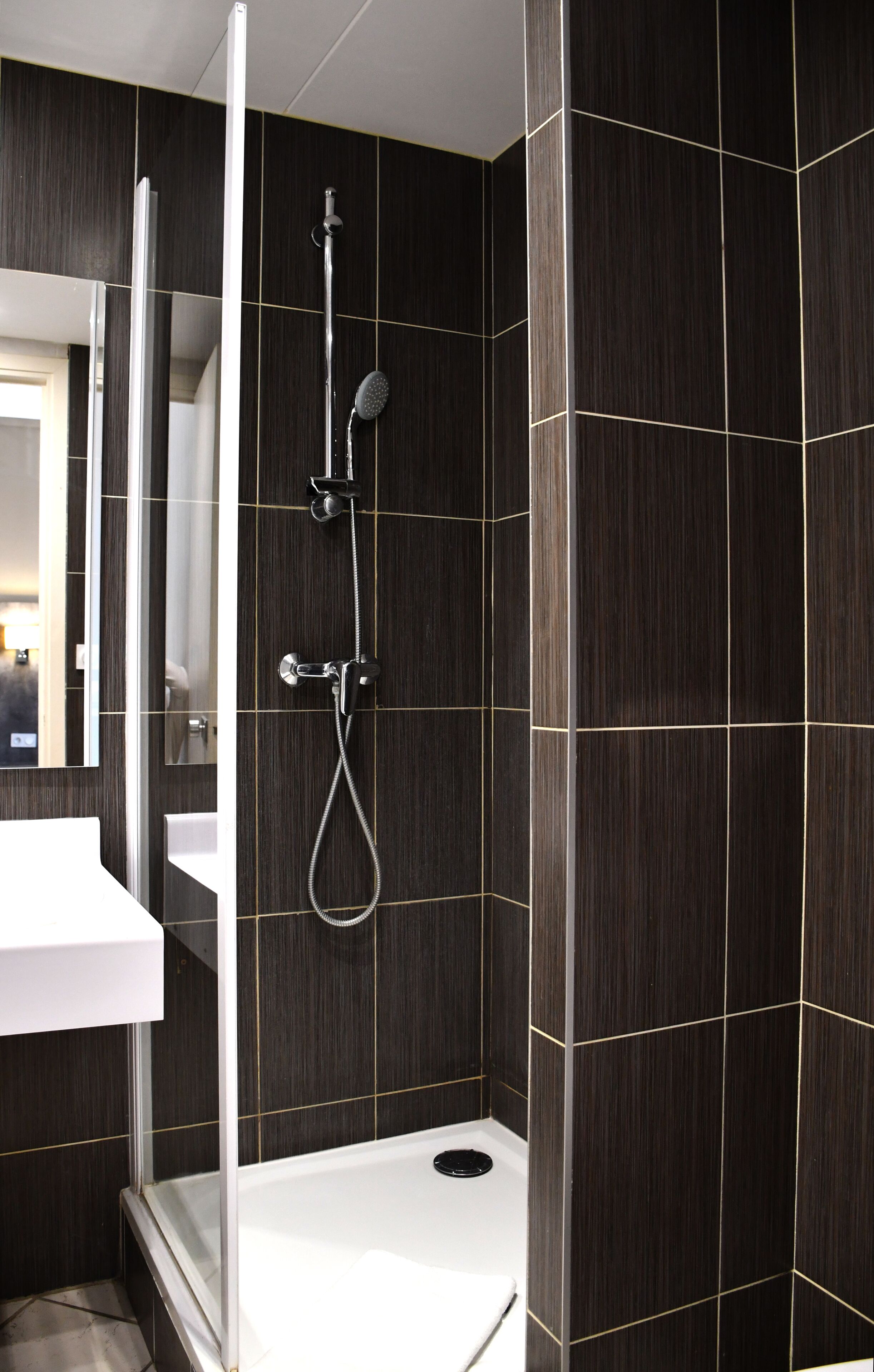 Standard Double Room | Bathroom