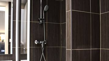 Standard Double Room | Bathroom