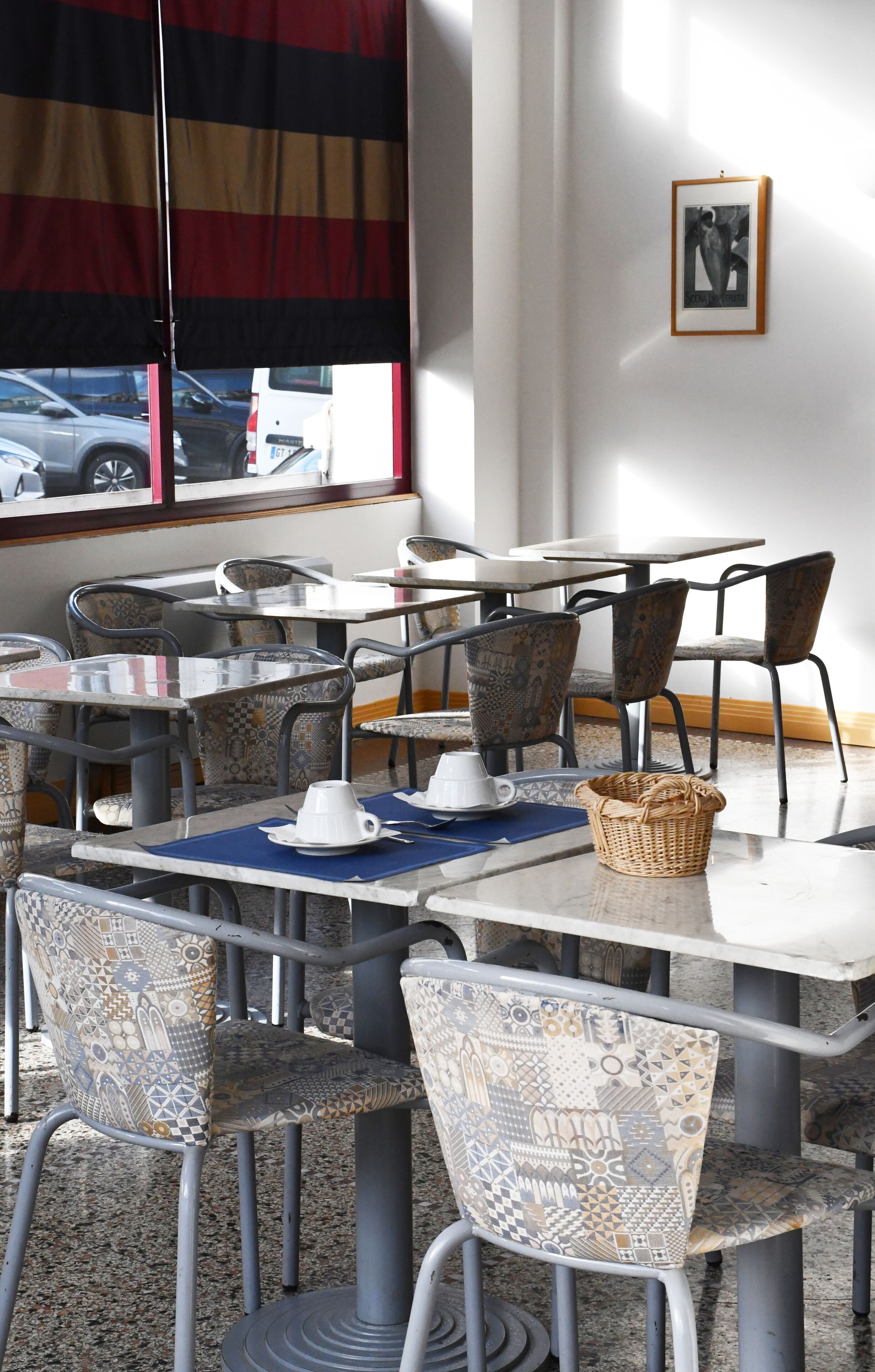 Sarapan ala kontinental setiap hari (EUR 14 per orang)