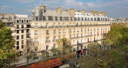 Hotel The Originals Paris Paix République