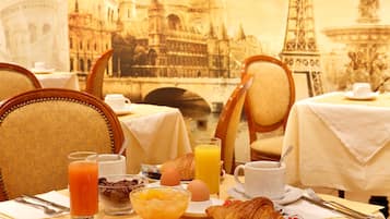 Morgenmadsbuffet hver dag (14 EUR pr. person)