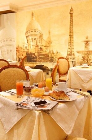 Colazione a buffet, servita tutte le mattine (14 EUR a persona) 