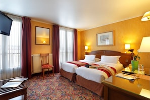 Double or Twin Room | Minibar, in-room safe, desk, soundproofing