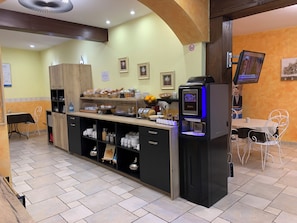 Daily buffet breakfast (EUR 9.50 per person)