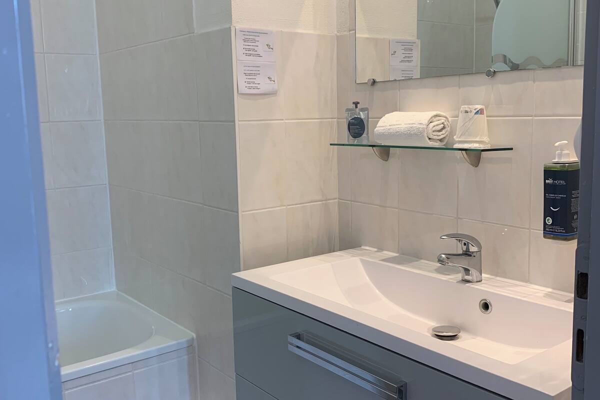 standard twin room, 2 single beds | bathroom | hair dryer, towels