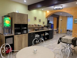 Daily buffet breakfast (EUR 9.50 per person)