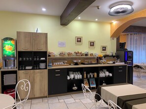 Petit déjeuner buffet (9.50 EUR par personne)