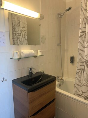 Double Room | Bathroom