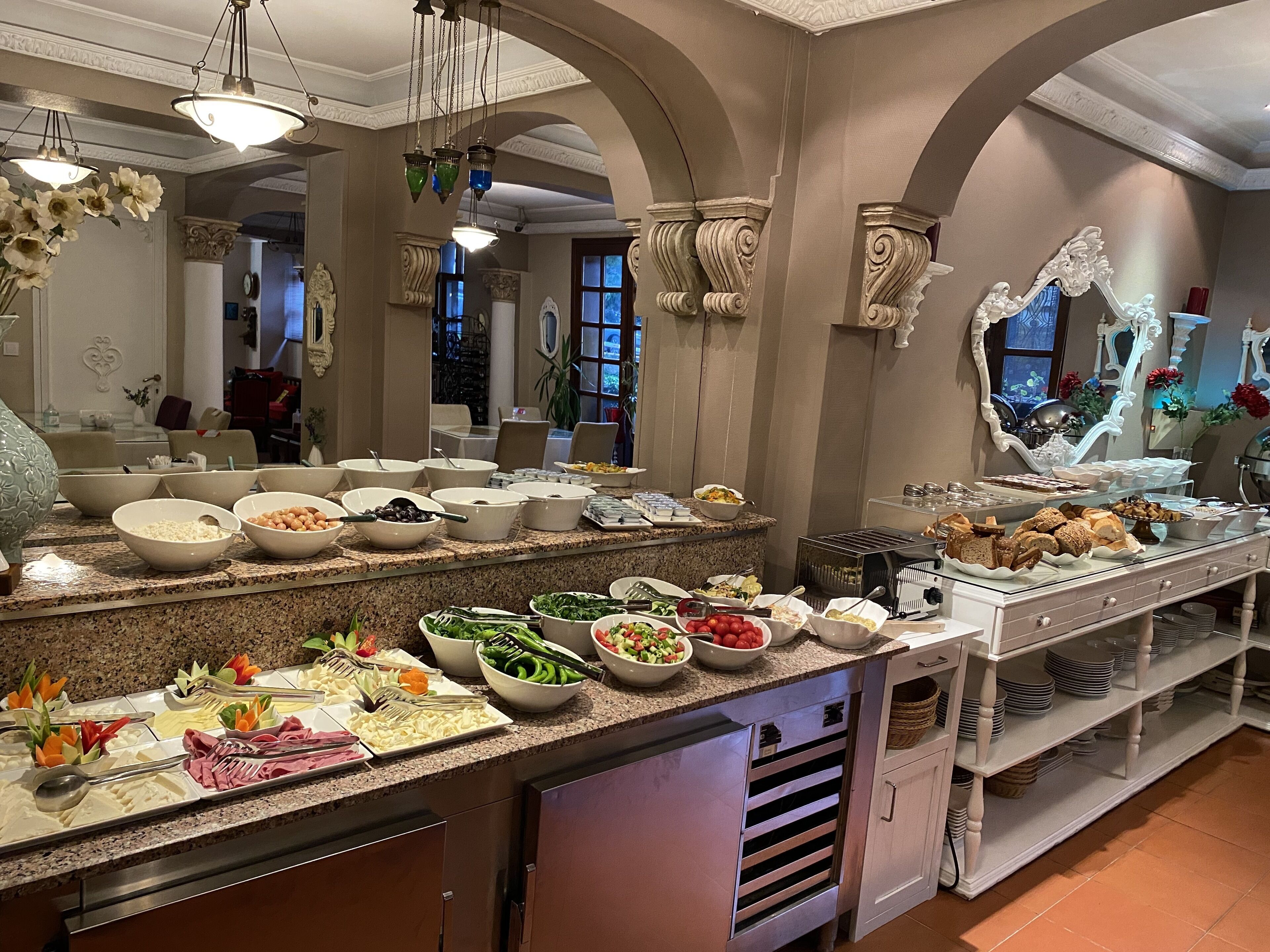 lunch and dinner served, al fresco dining