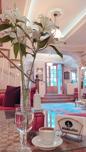 Lunch and dinner served - Celal Sultan Hotel - Special Class (Istanbul)