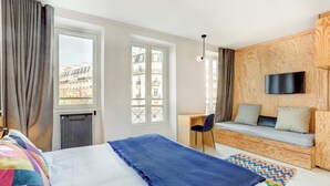 Premium bedding, minibar, in-room safe, desk - Hôtel Montholon Paris (Paris)