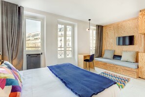 Premium bedding, minibar, in-room safe, desk - Hôtel Montholon Paris (Paris)