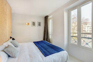 Premium bedding, minibar, in-room safe, desk - Hôtel Montholon Paris (Paris)