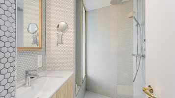 Shower, free toiletries, hair dryer, towels