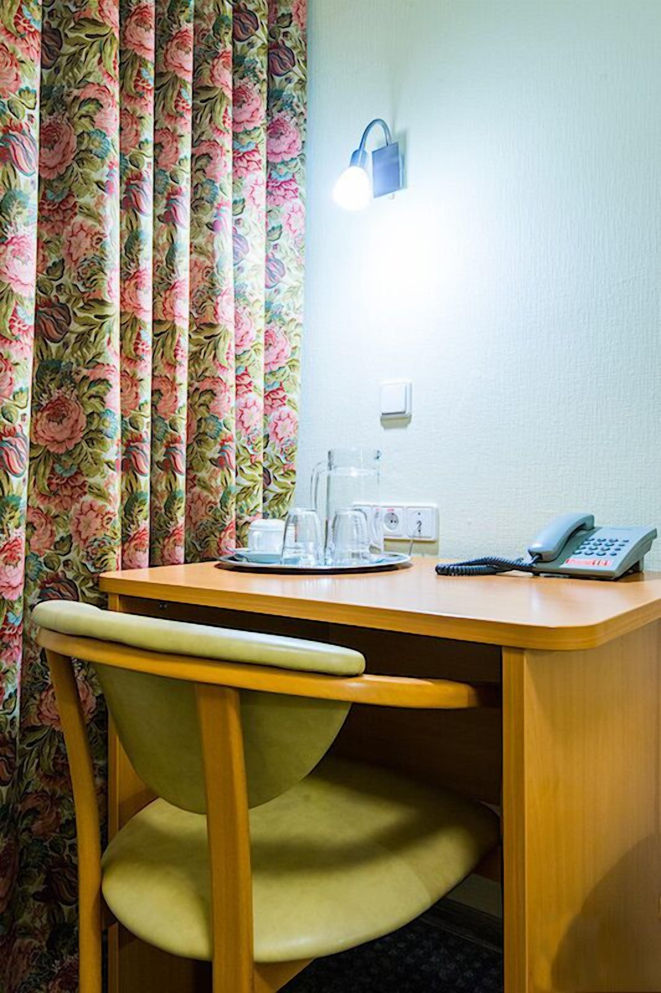 comfort single room | room amenity