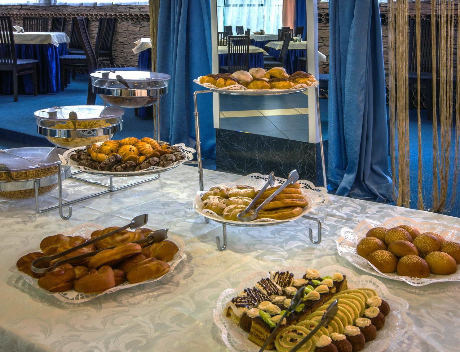 daily buffet breakfast (usd 9 per person)