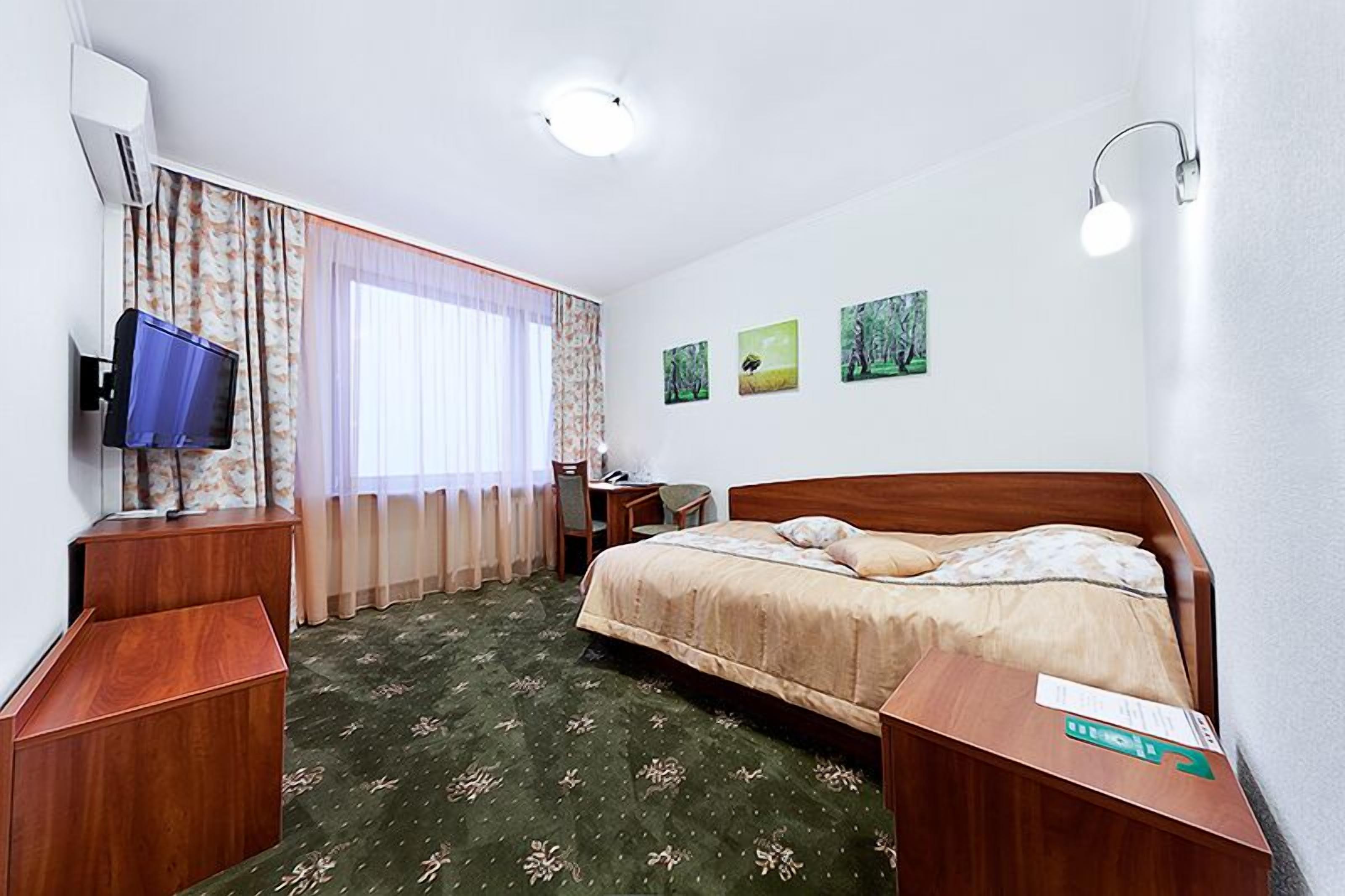 comfort single room | in-room safe, iron/ironing board, free wifi