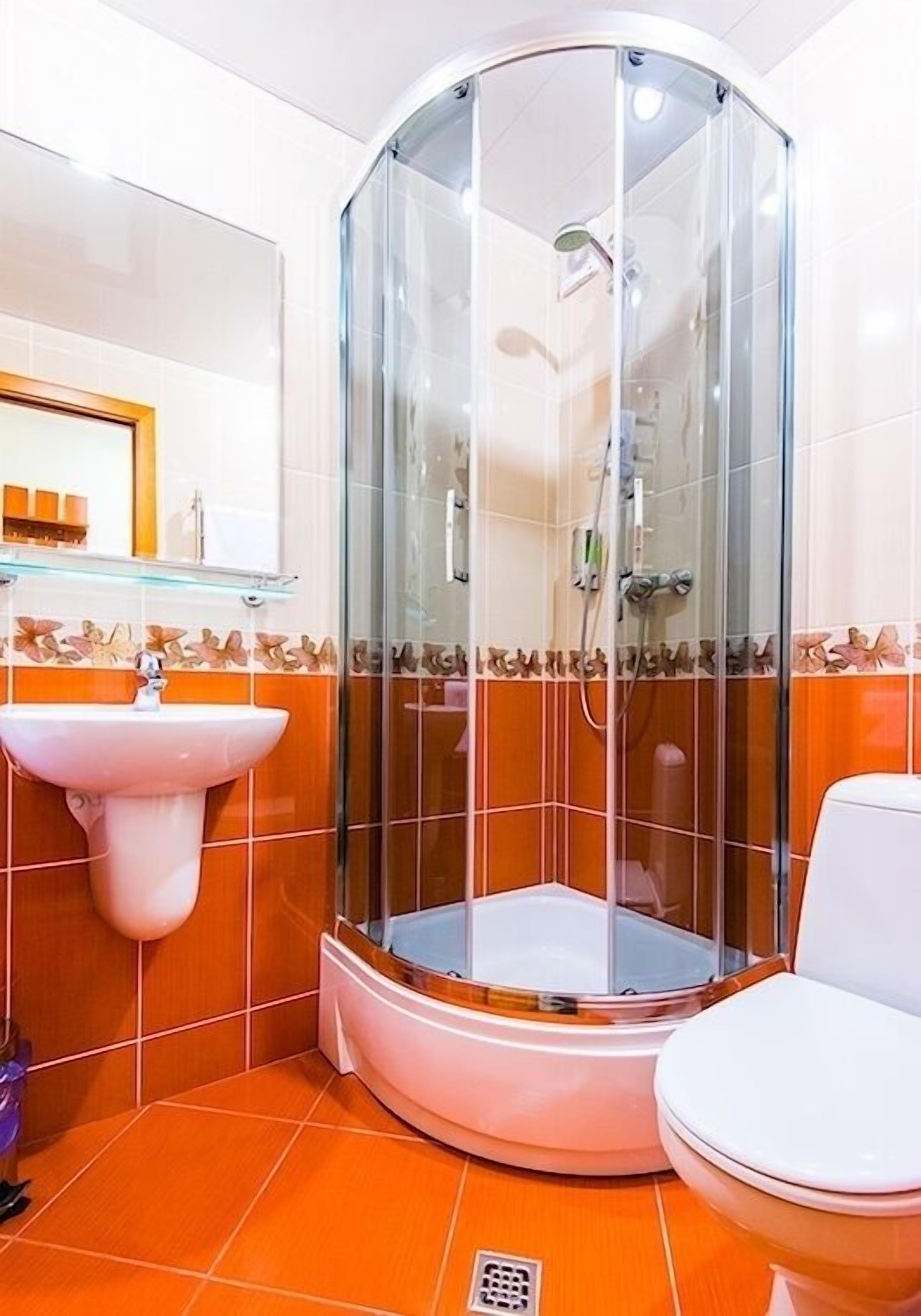 comfort single room | bathroom | shower, free toiletries, hair dryer, towels