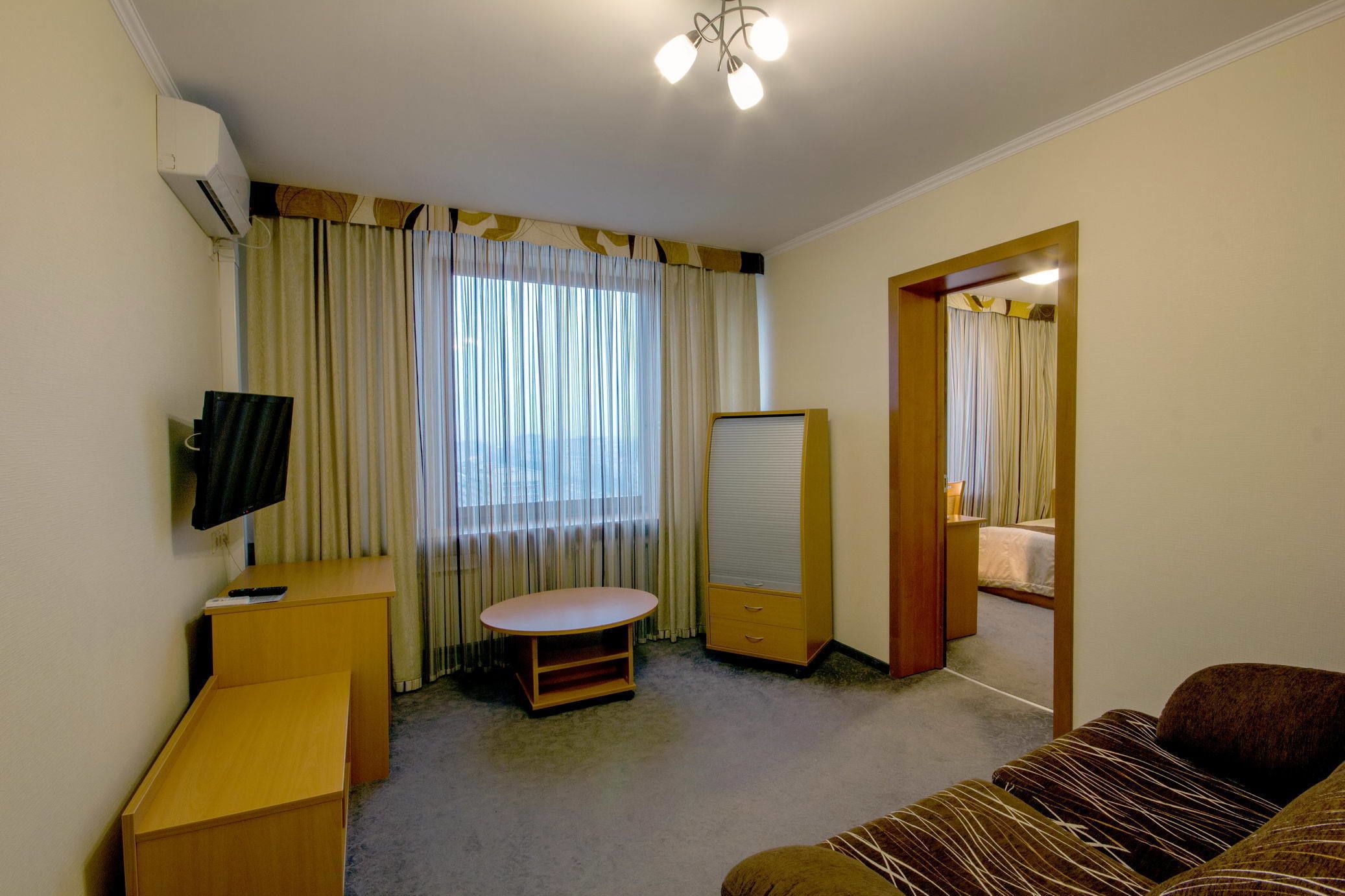 comfort single room (plus) | in-room safe, iron/ironing board, free wifi
