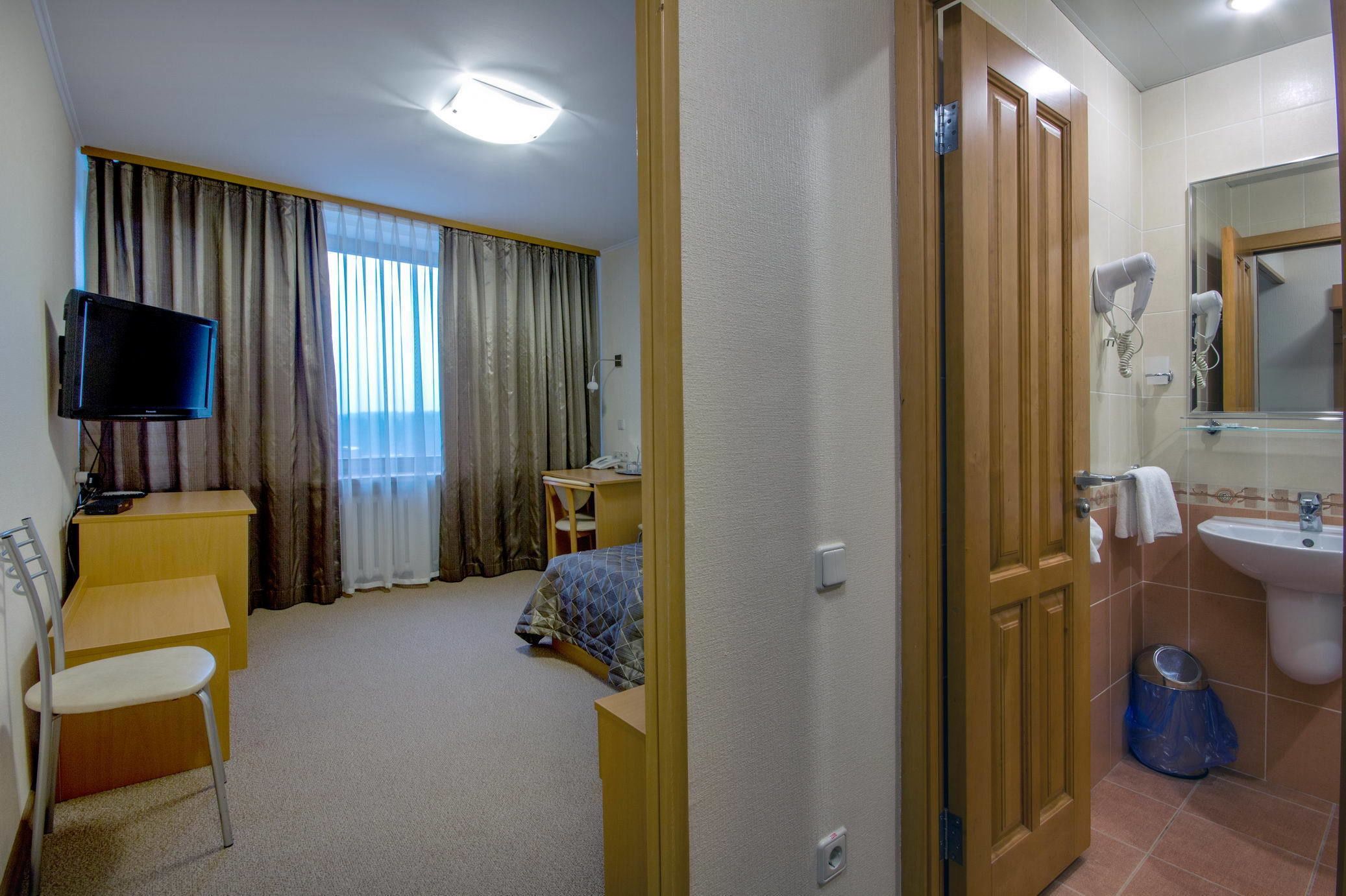 standard single room | in-room safe, iron/ironing board, free wifi